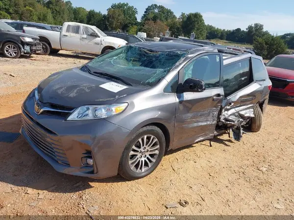 5TDYZ3DC1KS020501 2019 TOYOTA SIENNA - Image 2