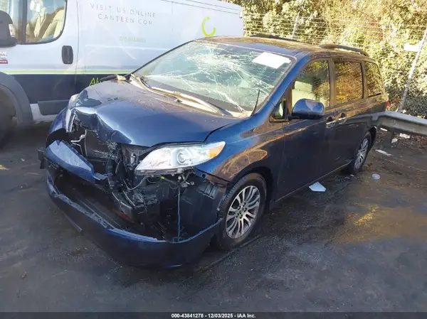 5TDYZ3DC1KS966226 2019 TOYOTA SIENNA - Image 2