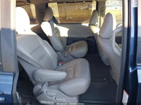5TDYZ3DC1KS966226 2019 TOYOTA SIENNA - Image 8