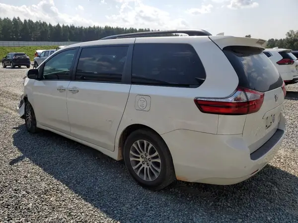 5TDYZ3DC1KS966744 2019 TOYOTA SIENNA - Image 2