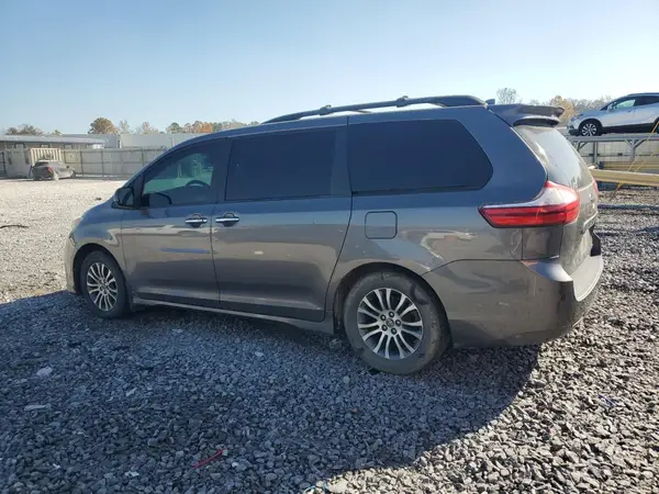 5TDYZ3DC1KS967473 2019 TOYOTA SIENNA - Image 2