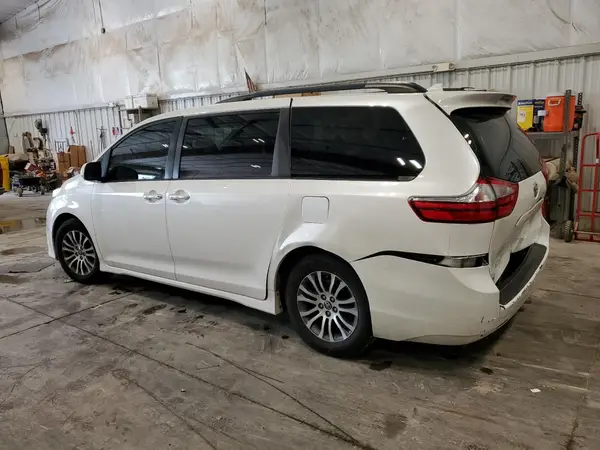5TDYZ3DC1KS969434 2019 TOYOTA SIENNA - Image 2