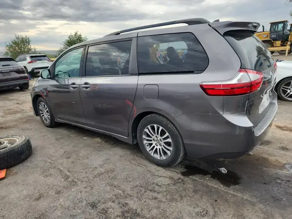 5TDYZ3DC1KS972771 2019 TOYOTA SIENNA - Image 2