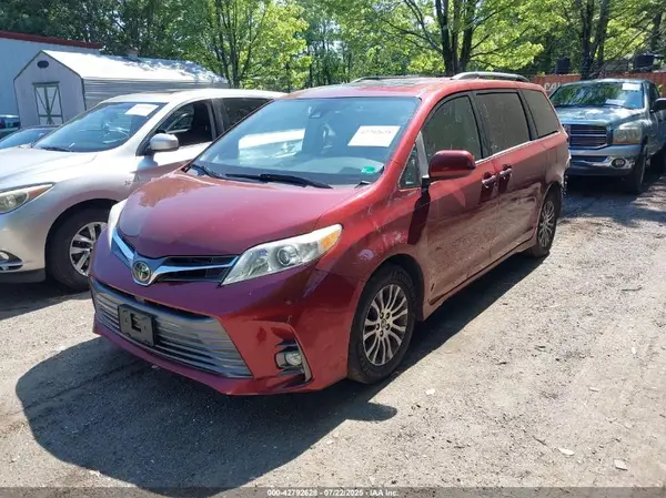 5TDYZ3DC1KS975797 2019 TOYOTA SIENNA - Image 2