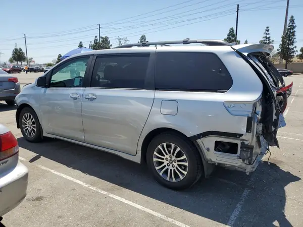 5TDYZ3DC1KS980630 2019 TOYOTA SIENNA - Image 2
