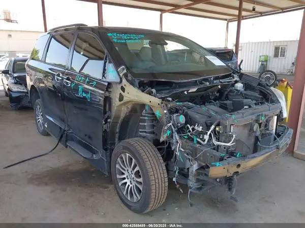 5TDYZ3DC1KS981664 2019 TOYOTA SIENNA - Image 1