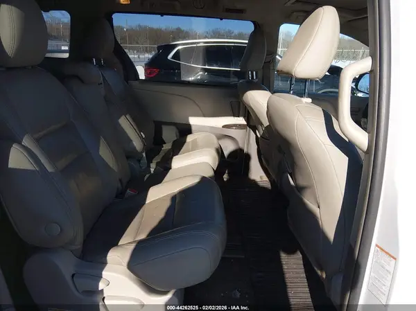 5TDYZ3DC1KS982104 2019 TOYOTA SIENNA - Image 8