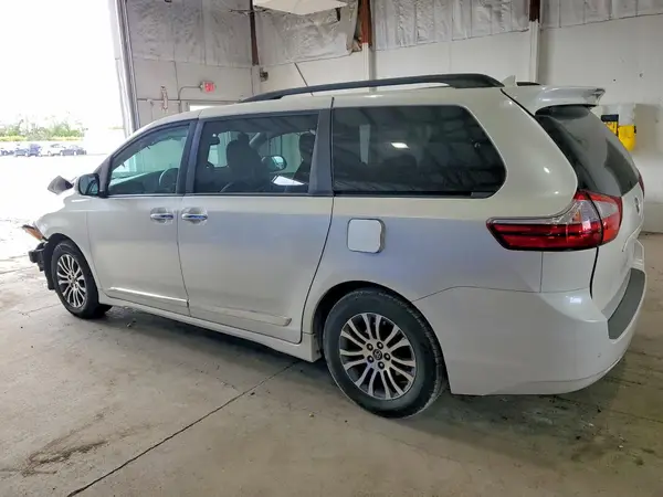 5TDYZ3DC1KS984600 2019 TOYOTA SIENNA - Image 2