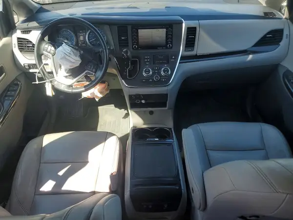 5TDYZ3DC1KS984600 2019 TOYOTA SIENNA - Image 8