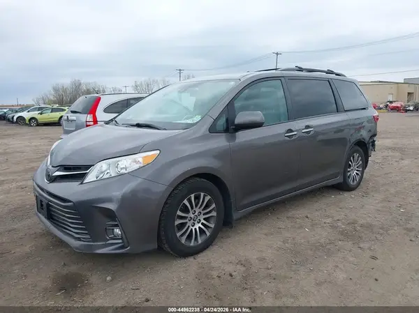 5TDYZ3DC1KS984788 2019 TOYOTA SIENNA - Image 2