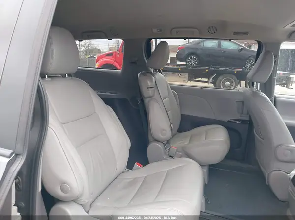 5TDYZ3DC1KS984788 2019 TOYOTA SIENNA - Image 8