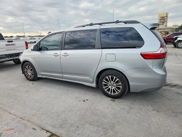 5TDYZ3DC1KS986377 2019 TOYOTA SIENNA - Image 2