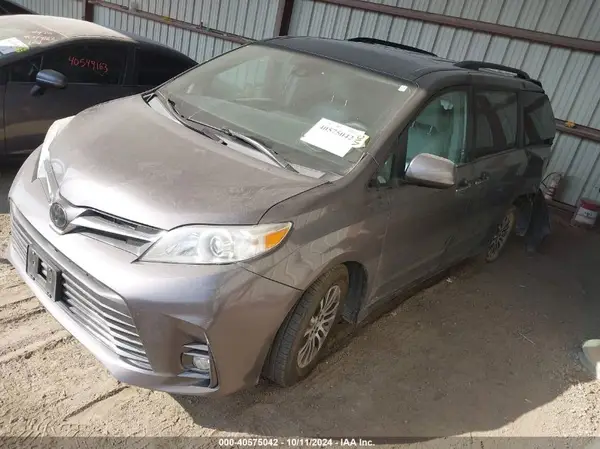5TDYZ3DC1KS986993 2019 TOYOTA SIENNA - Image 2