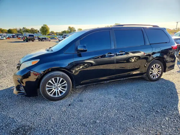 5TDYZ3DC1KS990008 2019 TOYOTA SIENNA - Image 1