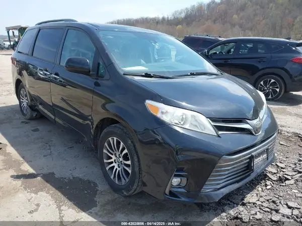 5TDYZ3DC1KS998660 2019 TOYOTA SIENNA - Image 1