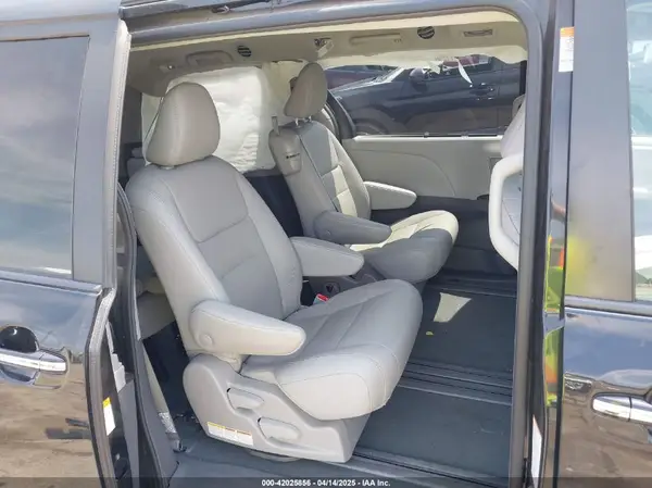 5TDYZ3DC1KS998660 2019 TOYOTA SIENNA - Image 8