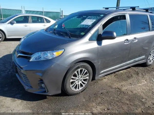5TDYZ3DC1LS054455 2020 TOYOTA SIENNA - Image 2