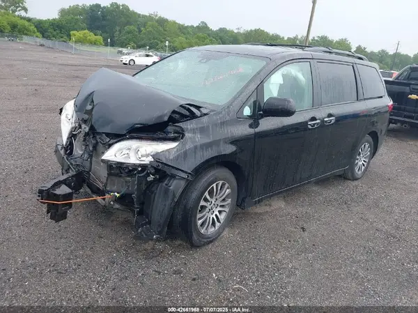 5TDYZ3DC1LS055105 2020 TOYOTA SIENNA - Image 2