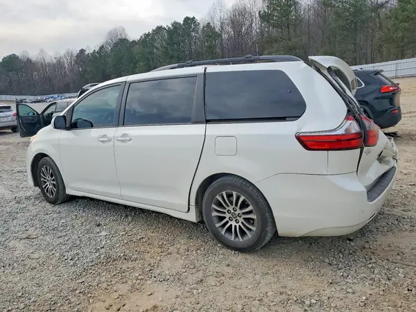 5TDYZ3DC1LS058621 2020 TOYOTA SIENNA - Image 2