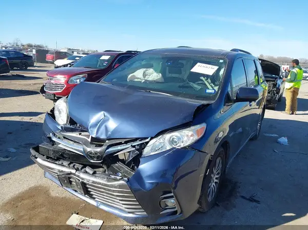 5TDYZ3DC1LS081607 2020 TOYOTA SIENNA - Image 2