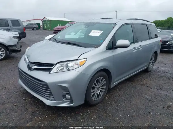 5TDYZ3DC1LS081624 2020 TOYOTA SIENNA - Image 2