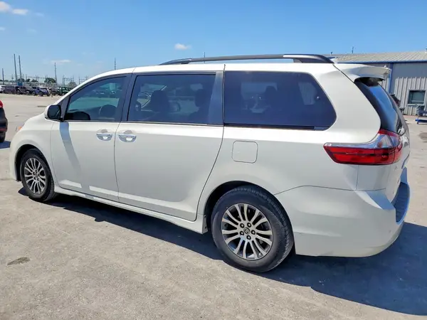 5TDYZ3DC1LS084782 2020 TOYOTA SIENNA - Image 2