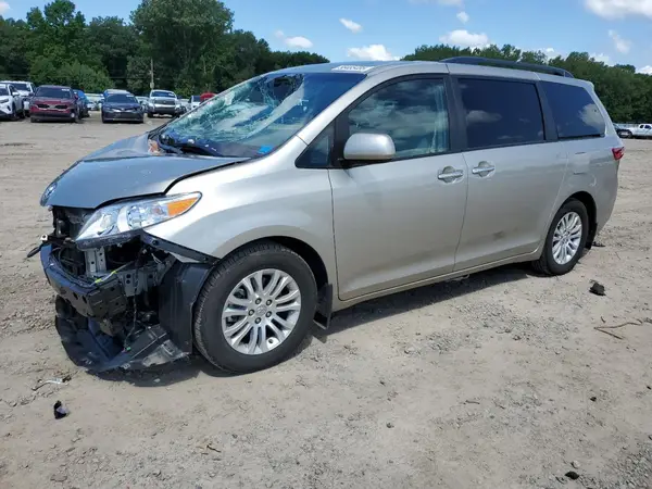 5TDYZ3DC2HS770174 2017 TOYOTA SIENNA - Image 1