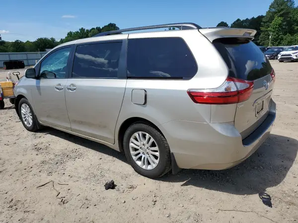 5TDYZ3DC2HS770174 2017 TOYOTA SIENNA - Image 2