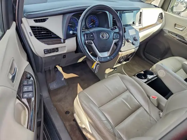 5TDYZ3DC2HS774550 2017 TOYOTA SIENNA - Image 8