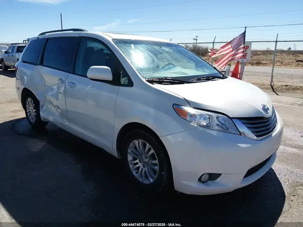 5TDYZ3DC2HS775990 2017 TOYOTA SIENNA - Image 1