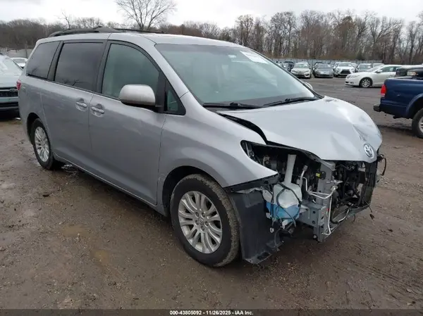 5TDYZ3DC2HS777237 2017 TOYOTA SIENNA - Image 1