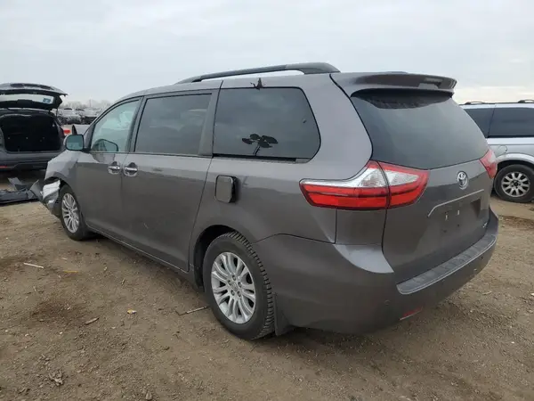 5TDYZ3DC2HS778534 2017 TOYOTA SIENNA - Image 2