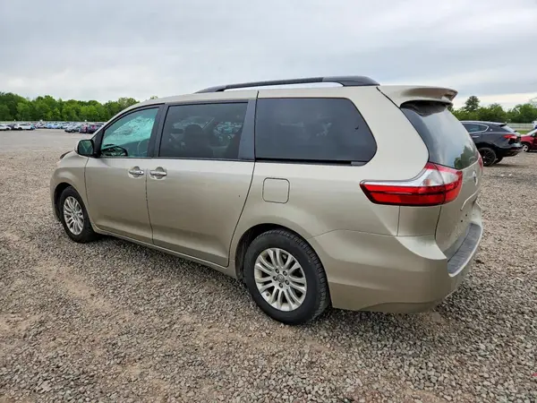 5TDYZ3DC2HS781790 2017 TOYOTA SIENNA - Image 2