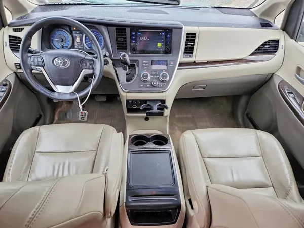 5TDYZ3DC2HS781790 2017 TOYOTA SIENNA - Image 8