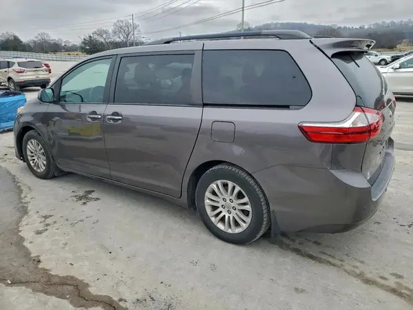 5TDYZ3DC2HS787380 2017 TOYOTA SIENNA - Image 2