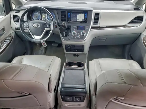 5TDYZ3DC2HS787380 2017 TOYOTA SIENNA - Image 8