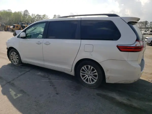 5TDYZ3DC2HS790411 2017 TOYOTA SIENNA - Image 2