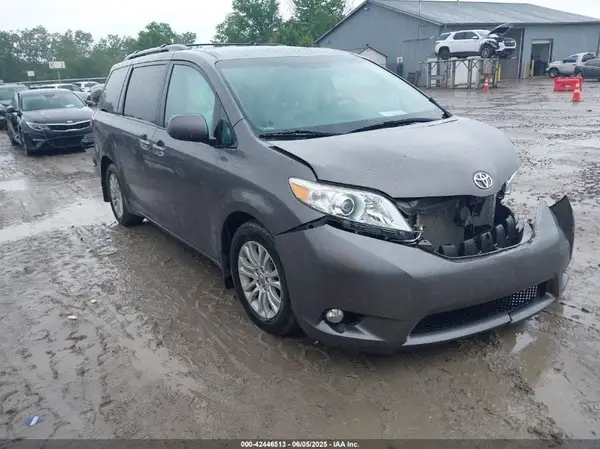 5TDYZ3DC2HS790716 2017 TOYOTA SIENNA - Image 1