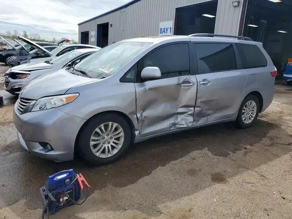 5TDYZ3DC2HS791588 2017 TOYOTA SIENNA - Image 1