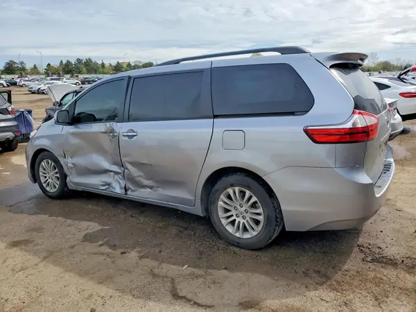 5TDYZ3DC2HS791588 2017 TOYOTA SIENNA - Image 2