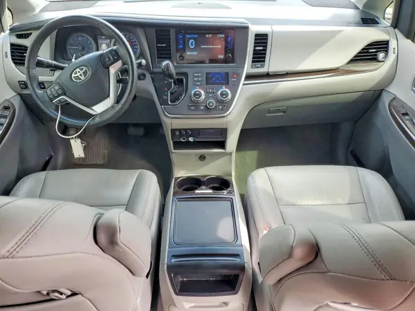 5TDYZ3DC2HS791588 2017 TOYOTA SIENNA - Image 8