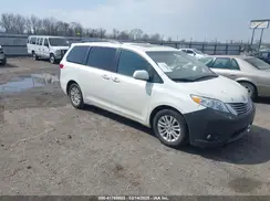 5TDYZ3DC2HS793132 2017 TOYOTA SIENNA