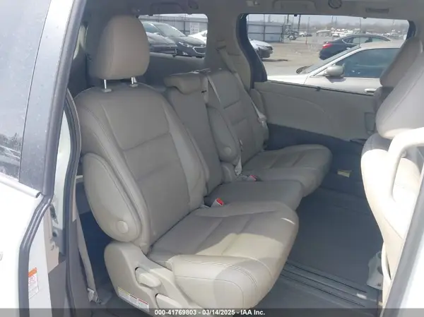 5TDYZ3DC2HS793132 2017 TOYOTA SIENNA - Image 8