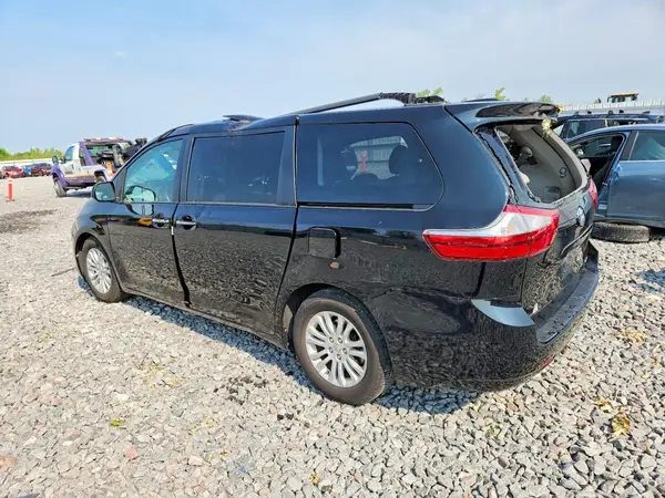 5TDYZ3DC2HS794183 2017 TOYOTA SIENNA - Image 2