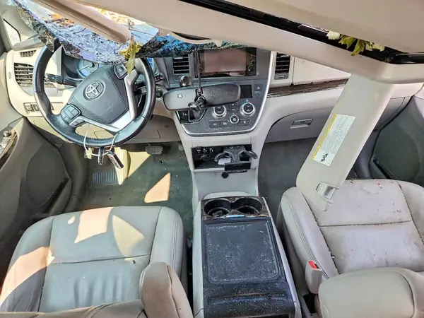 5TDYZ3DC2HS794183 2017 TOYOTA SIENNA - Image 8