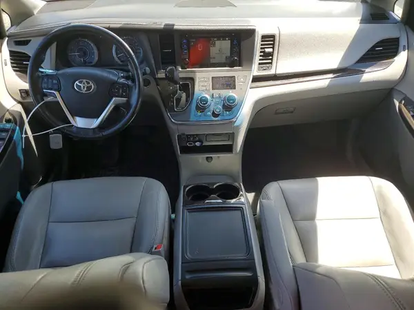5TDYZ3DC2HS794197 2017 TOYOTA SIENNA - Image 8