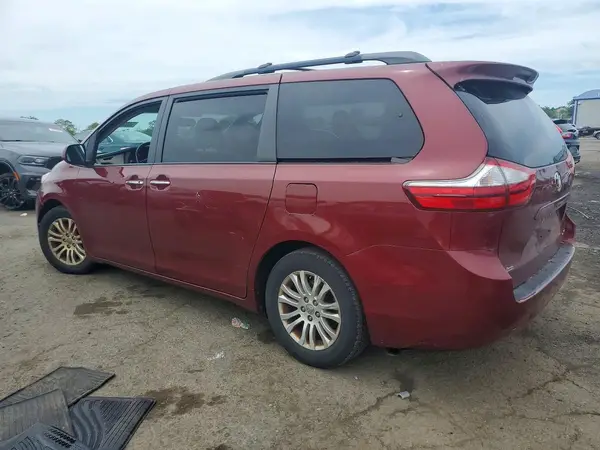 5TDYZ3DC2HS794720 2017 TOYOTA SIENNA - Image 2