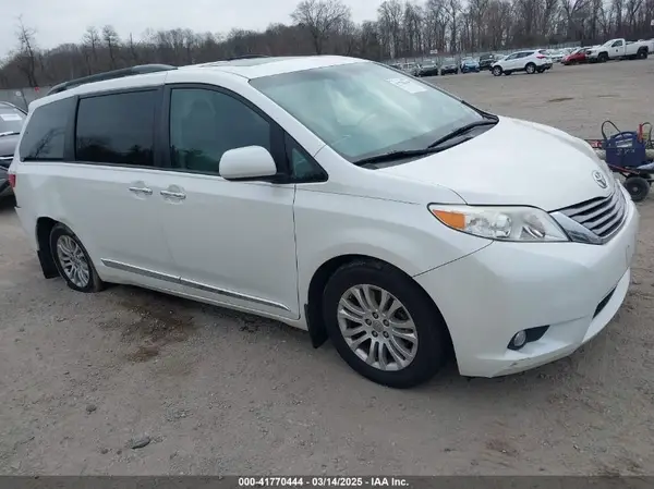 5TDYZ3DC2HS796659 2017 TOYOTA SIENNA - Image 1
