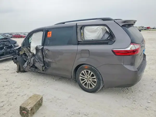 5TDYZ3DC2HS798721 2017 TOYOTA SIENNA - Image 2