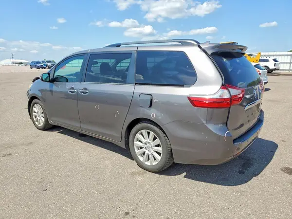 5TDYZ3DC2HS803514 2017 TOYOTA SIENNA - Image 2